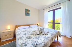 2 Schlafzimmer, Reisekinderbett, kostenloses WLAN, Bettwäsche