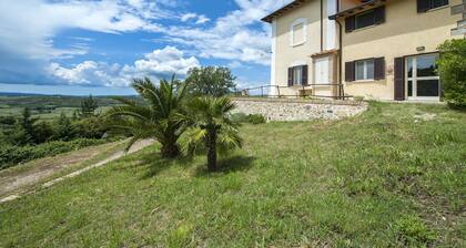 Appartement neuf pour 4 personnes au coeur de la Toscane "Il Girasole"