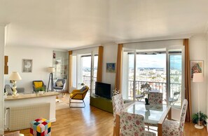 TV, stereo - APARTMENT PARIS MONTMARTRE, Exceptional view. (Paris)