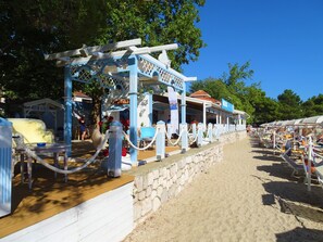 屋外ダイニングエリア