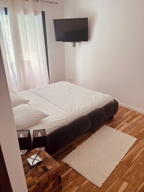 3 chambres, fer et planche à repasser, Wi-Fi, draps fournis