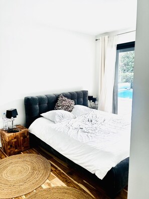 3 habitaciones, tabla de planchar con plancha, wifi y ropa de cama 