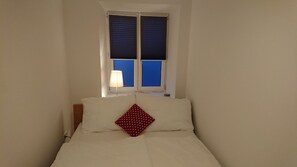 1 chambre, fer et planche à repasser, Wi-Fi gratuit, draps fournis