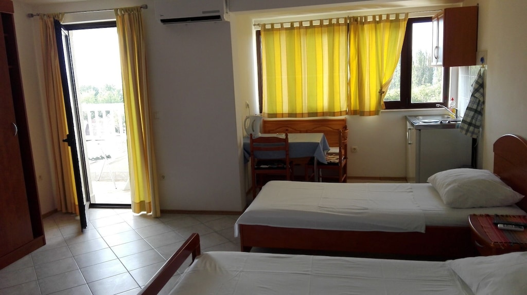Apartamentos-galic, Omis / Duce, Playa De Arena - Omiš