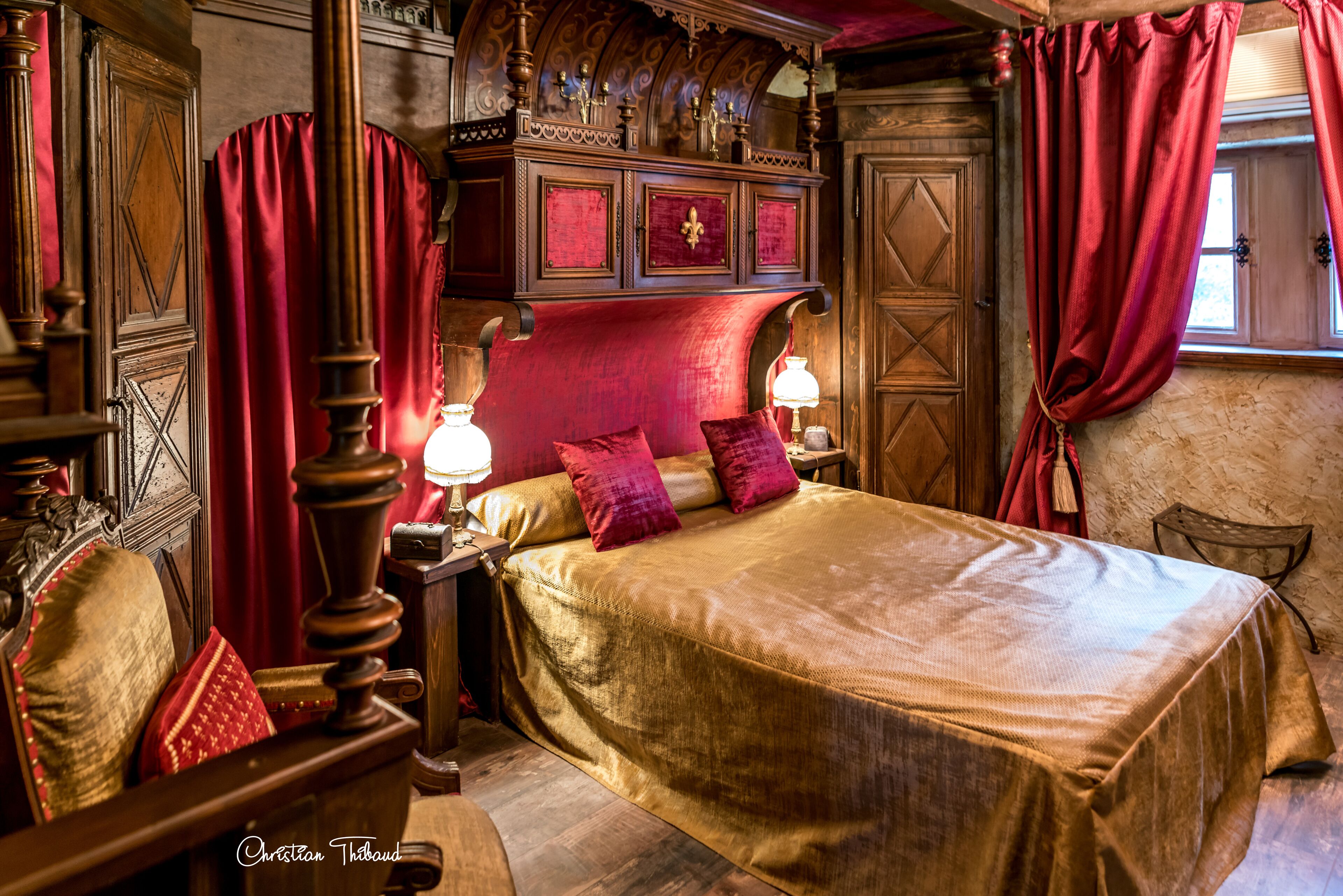 Cardinale (Medieval) guest room at Mas Fabrègue, original and rare.
