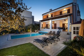 A heated pool - Luxury villa with heated pool by the sea in a quiet area (Pula - Pomer)
