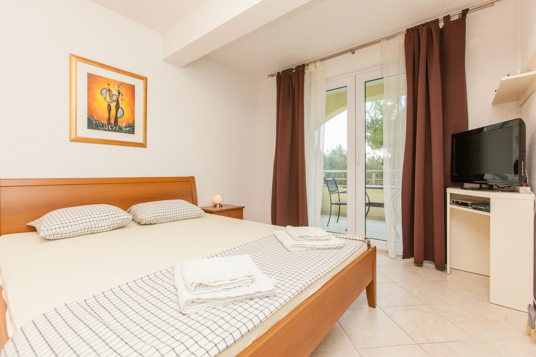 1 dormitorio, caja fuerte, tabla de planchar con plancha y wifi