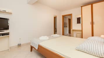 1 bedroom, in-room safe, iron/ironing board, WiFi