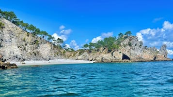 Plage à proximité, chaises longues