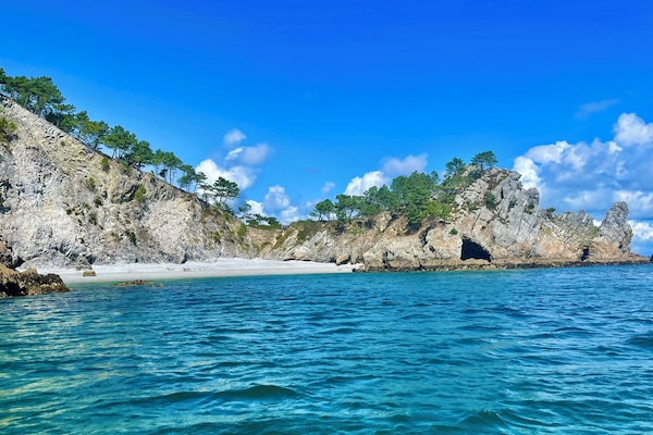 Nær stranden og solsenger