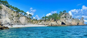 5★ Property with Panoramic Sea View in Morgat – Pool, Spa & Walk to Beach