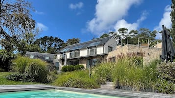 Piscine couverte, piscine extérieure