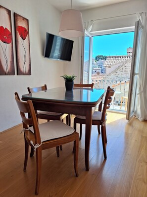 Dining - Elegant and comfortable 2 bedroom apartment in the center of the town Hvar (Hvar)
