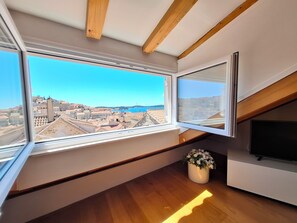 Interior - Elegant and comfortable 2 bedroom apartment in the center of the town Hvar (Hvar)