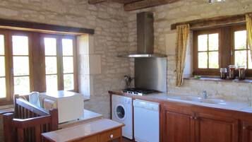 Refrigerador, microondas, horno, placa de cocina