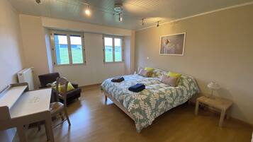 3 bedrooms, desk, iron/ironing board, travel crib