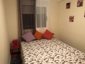 3 habitaciones, tabla de planchar con plancha, wifi y ropa de cama 