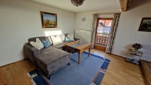 Télévision, livres, chaîne hi-fi