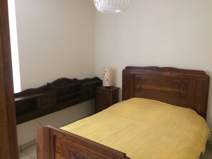 4 bedrooms, iron/ironing board, WiFi, bed sheets - Périgord Noir: full nature cottage for 6 to 8 people (Domme)