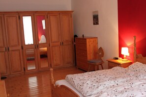 2 Schlafzimmer, Bügeleisen/Bügelbrett, Reisekinderbett, Internetzugang