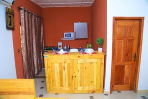 Fridge, microwave, stovetop, coffee/tea maker - COZY STUDIO EQUIPPED 25 M2  (Dantokpa)