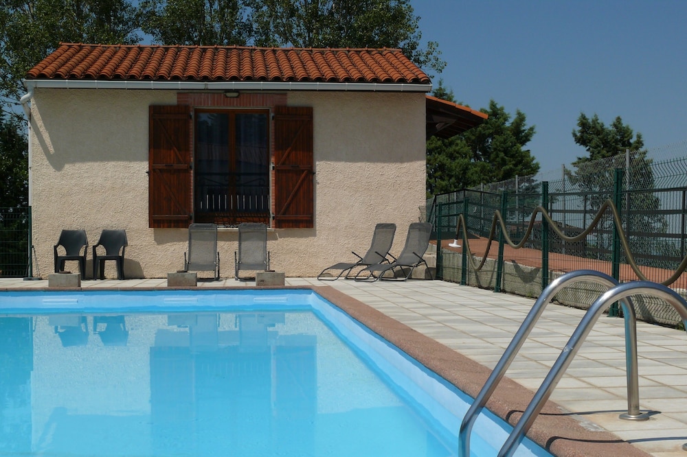 SEMI-DETACHED MAISONETTE NEAR LAKE SAINT FERREOL