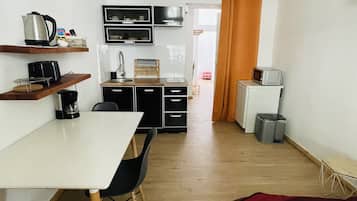 Refrigerador, microondas, parrilla de estufa y lavavajillas
