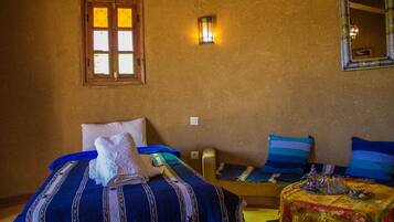 10 bedrooms, iron/ironing board, internet, bed sheets