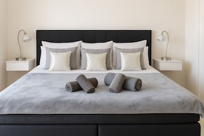 2 bedrooms, in-room safe, desk, iron/ironing board - Penthouse Sea View Estepona: luxury vacation at Valle Romano Golf with sea views (Estepona)