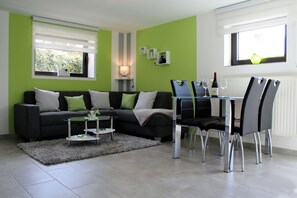 TV, bøker og stereoanlegg