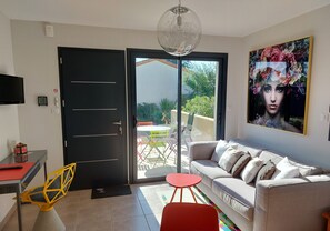 TV - An unmissable stopover in a quiet location near the A83 exit AU GRAIN D'ORGE ÉCHIRÉ (Échiré)