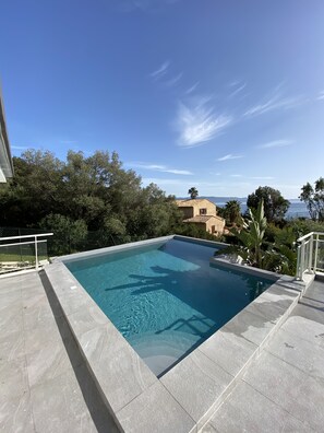 Pool - Rte des Sanguinaires Villa with swimming pool 150 m walk from the beach. (Ajaccio)