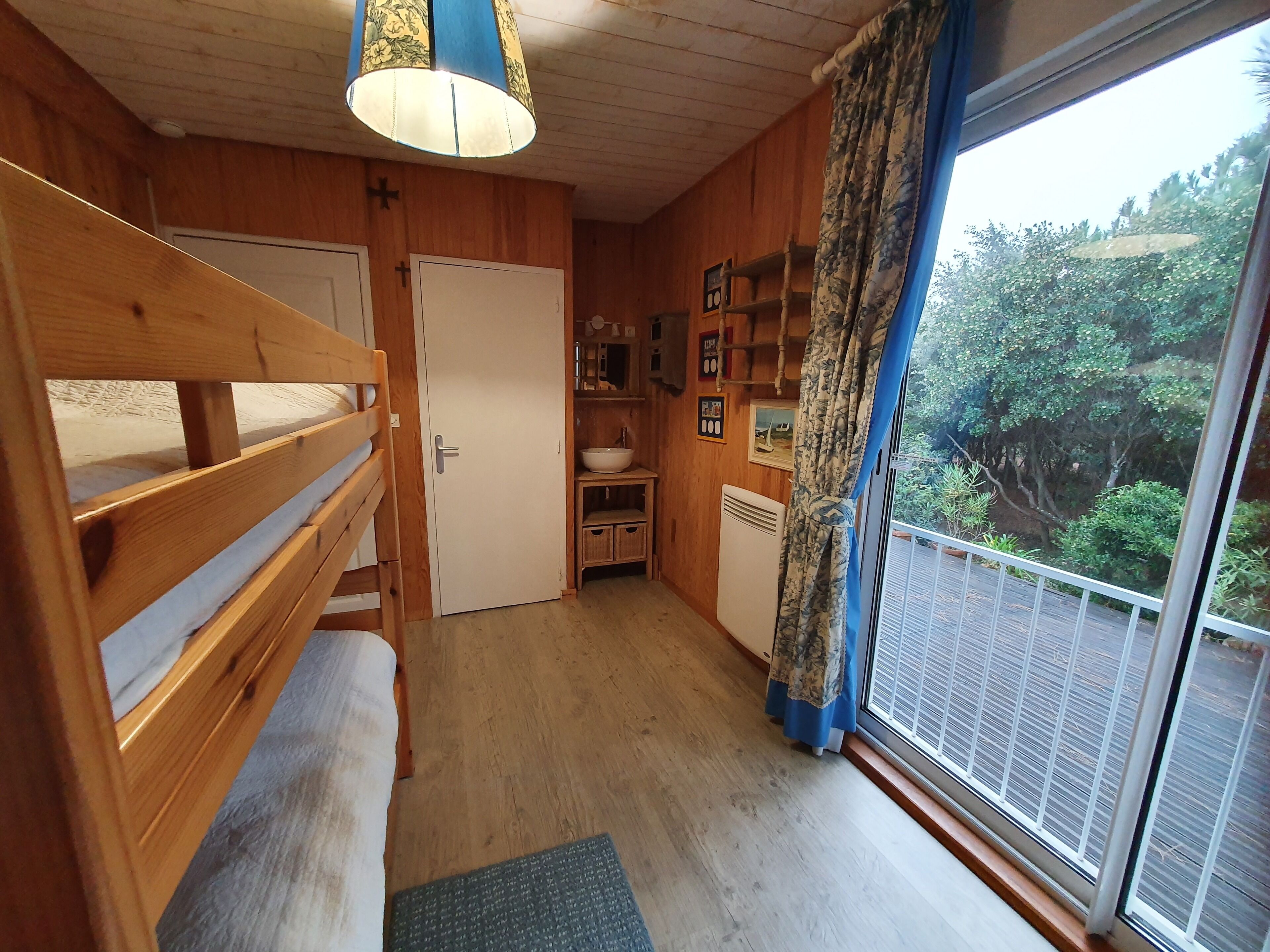 5 bedrooms, iron/ironing board, travel cot, free WiFi