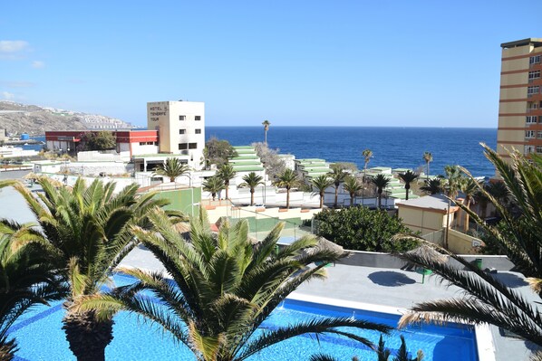 Pool - THE RESTHOUSE to relax, sea view, sea sound, sea scent (Candelaria)