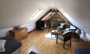 6 chambres, fer et planche à repasser, lit parapluie, Wi-Fi gratuit