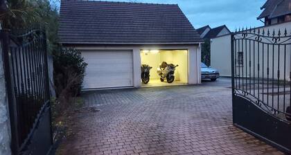 Apakabar Homestay, parking privé, borne de recharge, animaux admis, trampoline