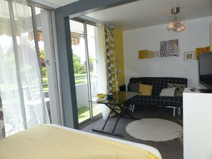 Iron/ironing board, free WiFi, bed sheets - Studio, sun and greenery (Montpellier)