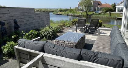 Luxuriously equipped FH / near the beach with boat launch, internet, sauna
