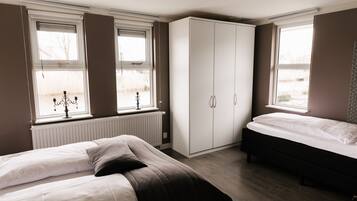 2 bedrooms, iron/ironing board, travel crib, free WiFi