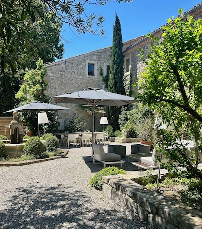 LARGE CHARMING HOUSE ON THE DOMAINE DE SAINT DOMINGUE