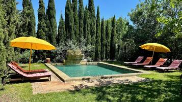 Een verwarmd zwembad