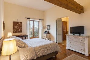 4 camere, una scrivania, ferro/asse da stiro, Wi-Fi gratuito