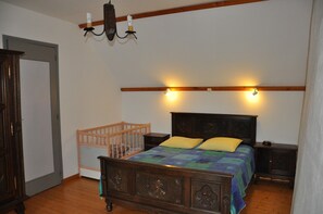 3 makuuhuonetta, silitysrauta/-lauta, Wi-Fi