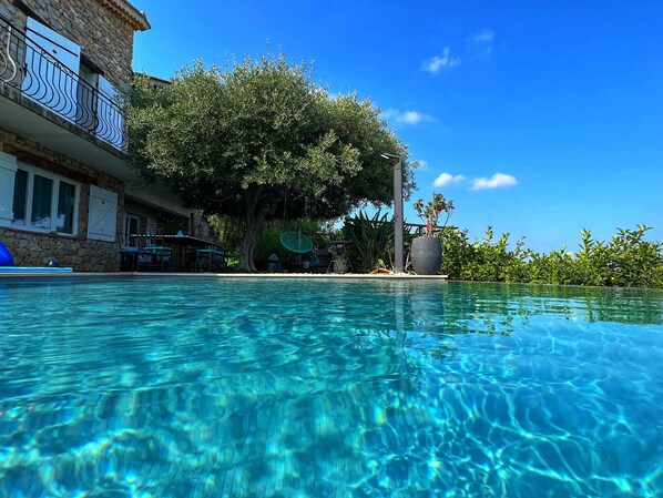 Outdoor pool - 3 room apartment on the ground floor of a villa with sea view (Mandelieu-La-Napoule)