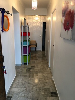 Interior - 3 room apartment on the ground floor of a villa with sea view (Mandelieu-La-Napoule)