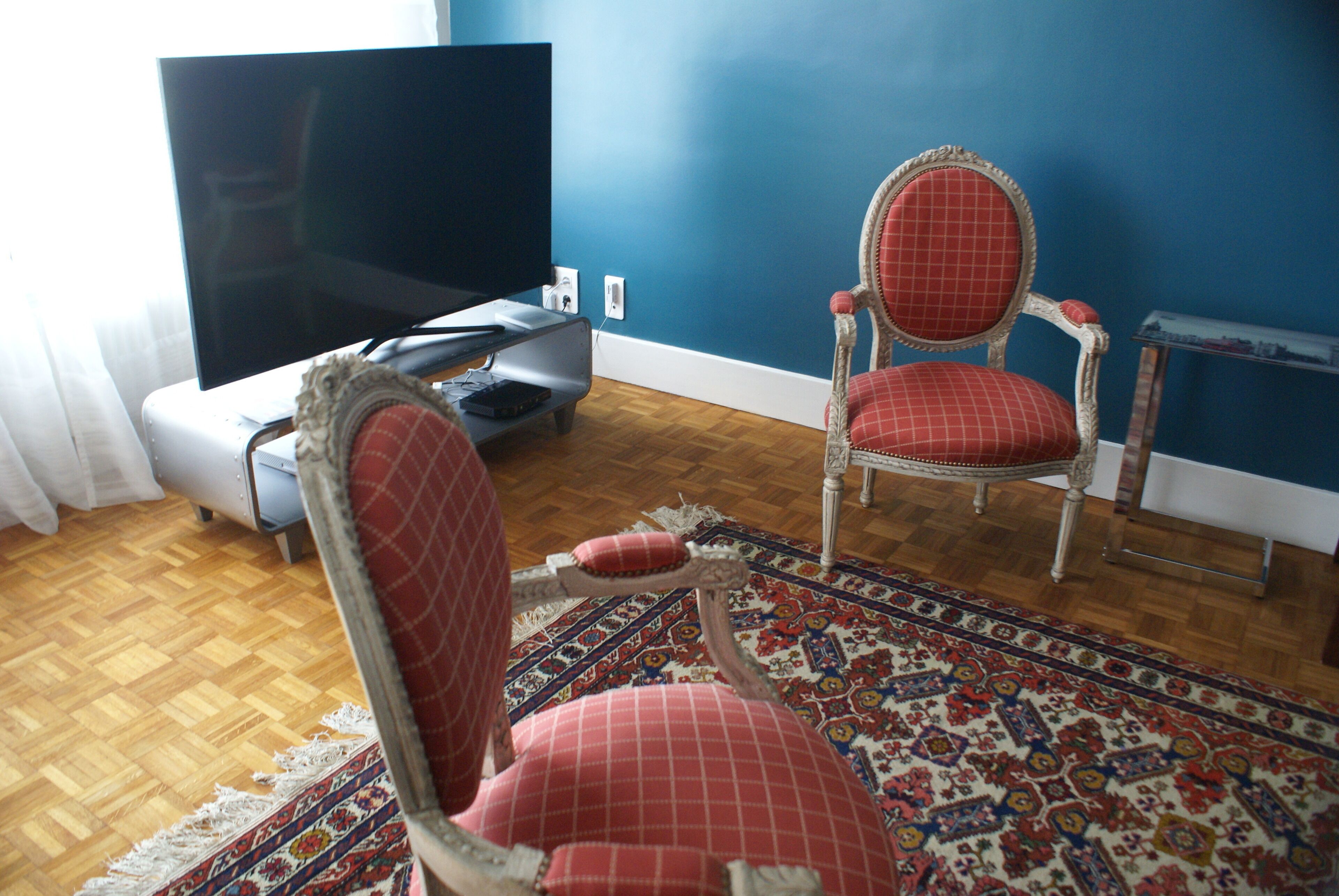The cozy apartment on the Avenue de la GARE.