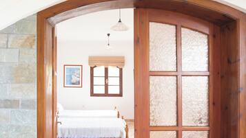 3 slaapkamers, een bureau, geluiddichte muren