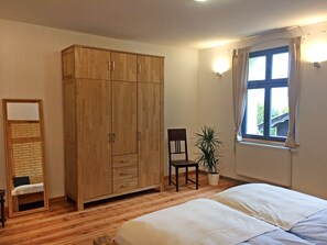 2 bedrooms, desk, iron/ironing board, travel cot