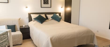 1 bedroom, desk, iron/ironing board, WiFi (free)