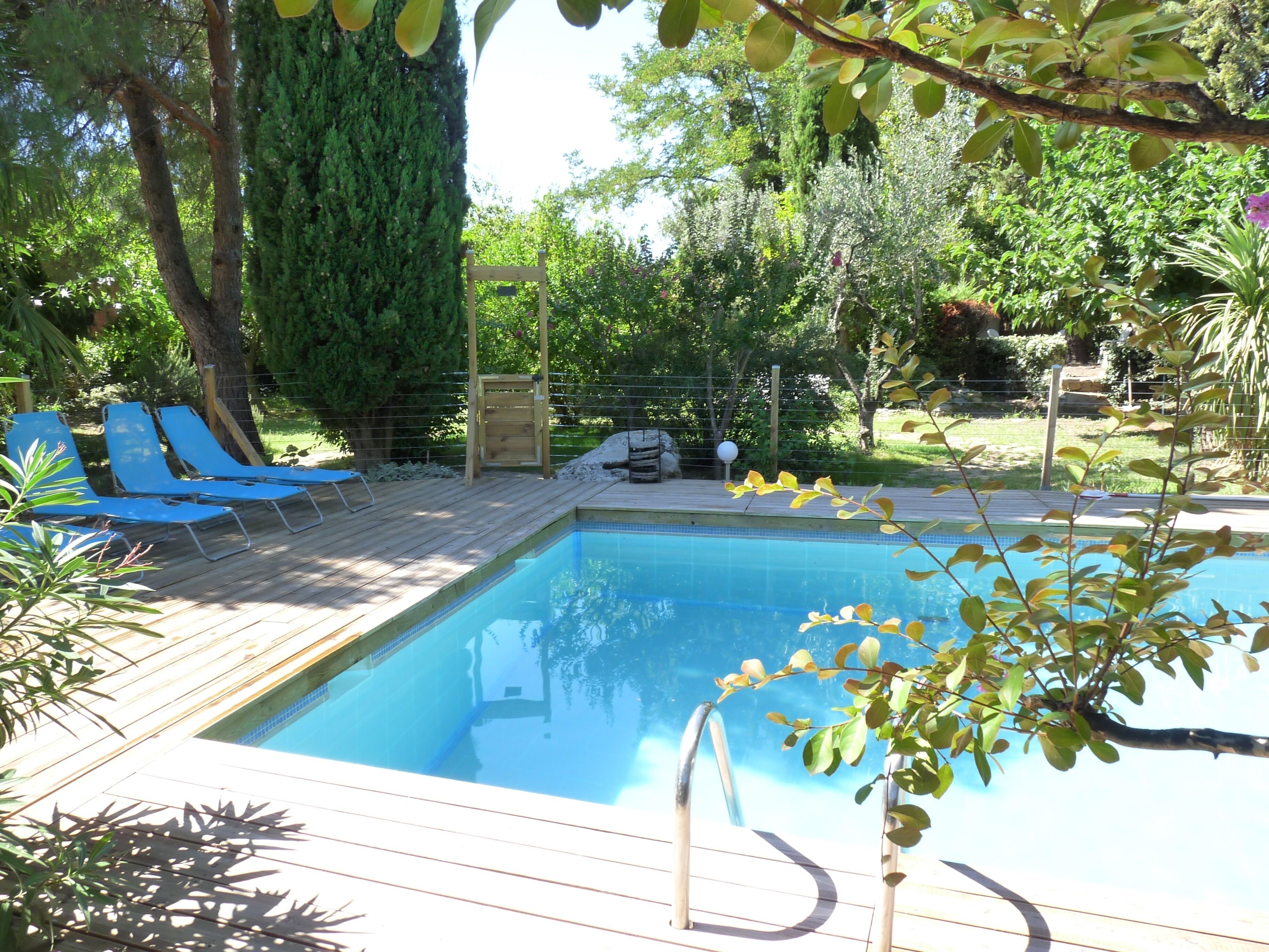 Independent Duplex in beautiful Provençal estate, Golden Tree, garden, swimming pool